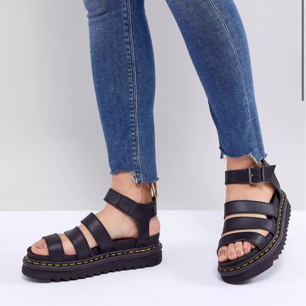 Blaire Sandal
DR. MARTENS